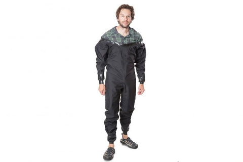 Anfibio Packsuit tørrdrakt i bruk på vannet